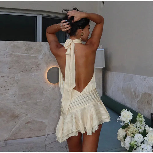 Abril - Vestido con volantes y cuello halter
